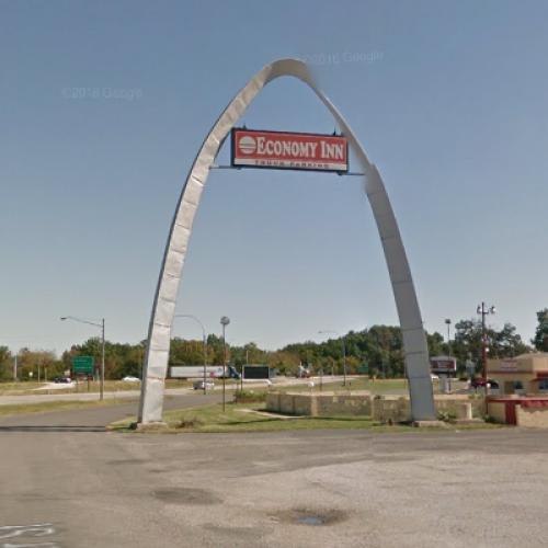Gateway Arch Replica in Vandalia, IL (Google Maps)