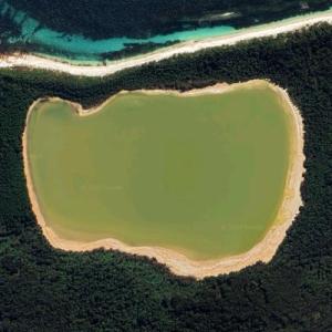 Lake Hillier (Google Maps)