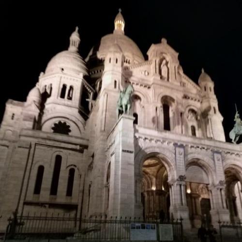 Basilique du Sacré Coeur at night (StreetView)