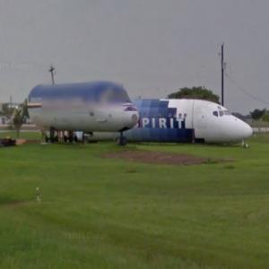 Joe Axline's airplane house (StreetView)