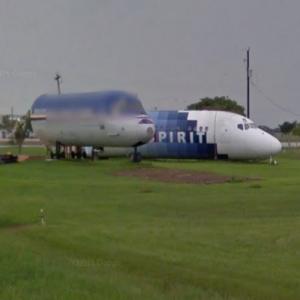 Joe Axline's airplane house (StreetView)