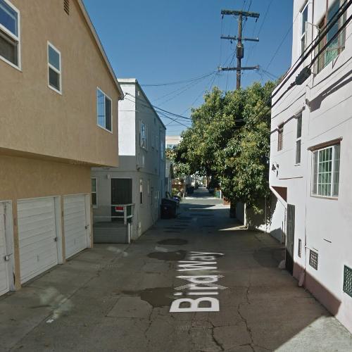 Sebastian drives the wrong way on a oneway ("La La Land") in Long Beach, CA (Google Maps)