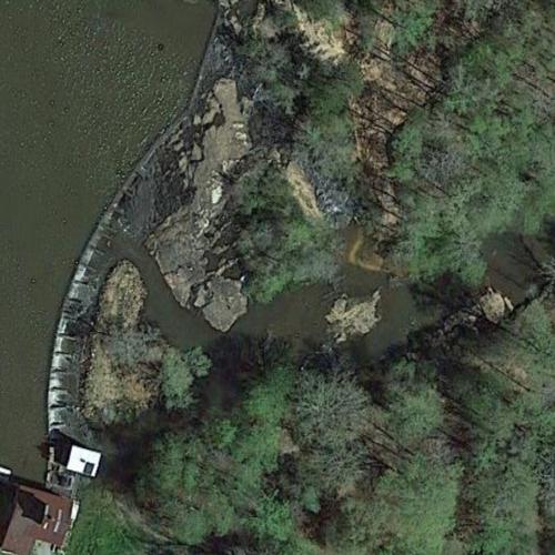 Daryl's river home (
