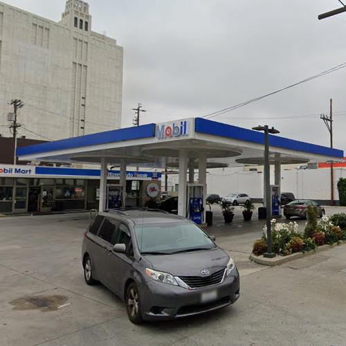 Dexter confronts Miles at a gas station ("Dexter") in Los Angeles, CA