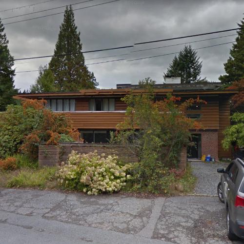 'Sky Bungalow' by Fred Hollingsworth in North Vancouver, Canada (Google