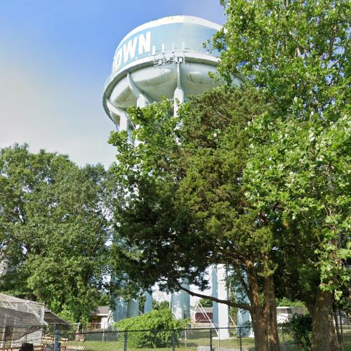 Lewittown water tower in Levittown, NY - Virtual Globetrotting
