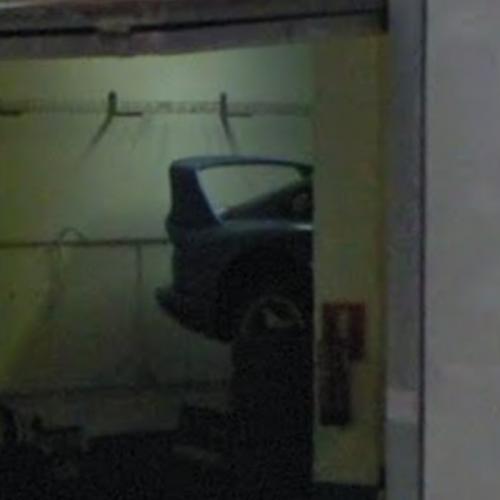 Dodge Viper GTS in a garage in Oviedo, Spain (Google Maps)