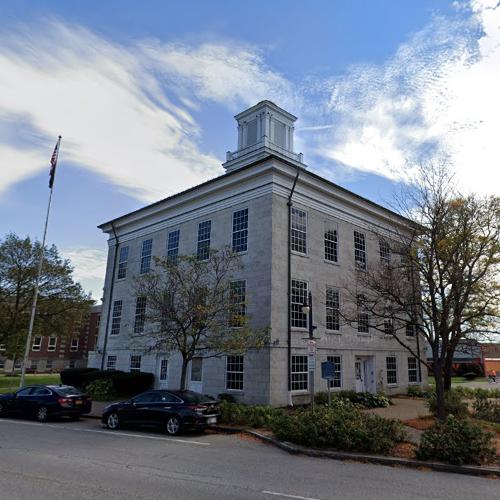 Genesee County Courthouse in Batavia, NY (Google Maps)