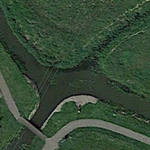Two rivers cross at a square angle in Wagrowiec, Poland (Google Maps)