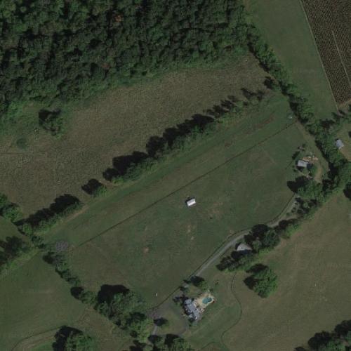 Krens Farm Airport in Purcellville, VA (Google Maps)