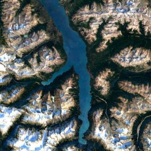 Tŝilhqox Biny / Chilko Lake in Nemaiah Valley, Canada (Google Maps)
