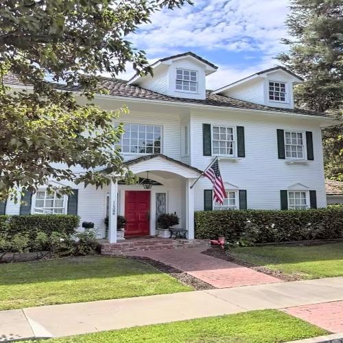 Lizzie McGuire house in Los Angeles, CA (Google Maps)