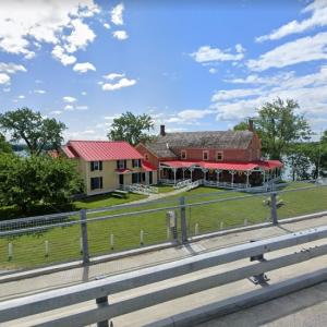 Chimney Point Tavern in Chimney Point, VT Virtual Globetrotting