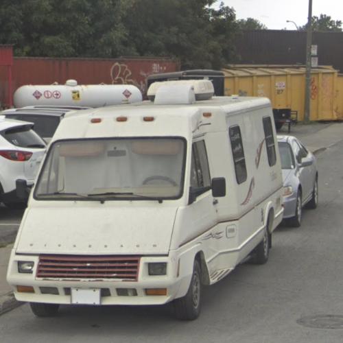 19871992 Winnebago LeSharo in Montréal, Canada (Google Maps)