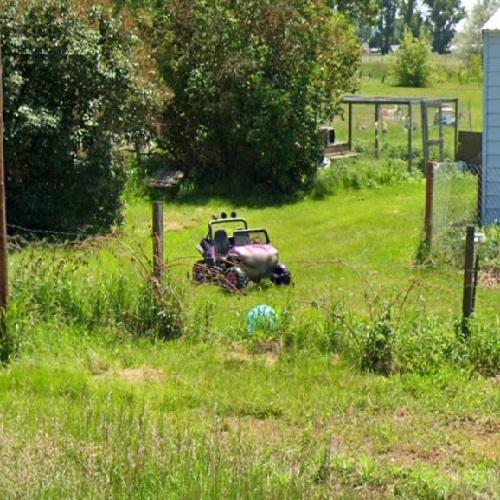Children Electric Car in Medical Lake, WA (Google Maps)