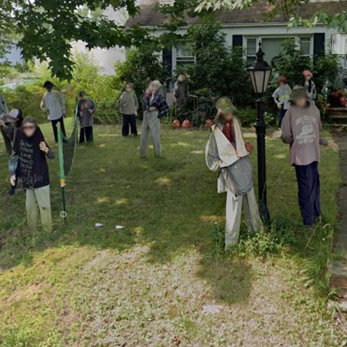Garden full of mannequins in North Brunswick Township, NJ (Google Maps)