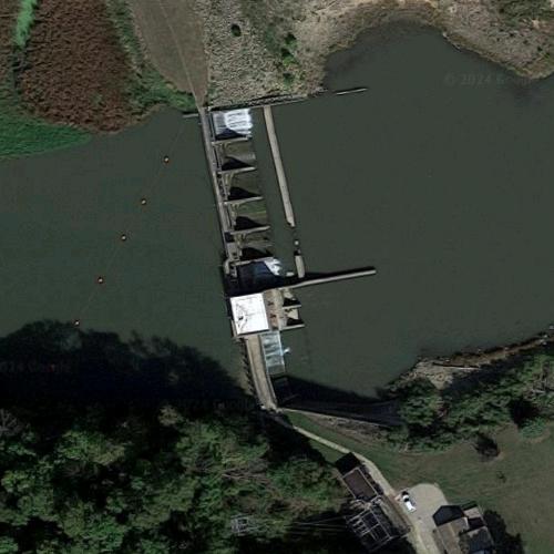 Lake Hurst Dam in Maquoketa, IA (Google Maps)