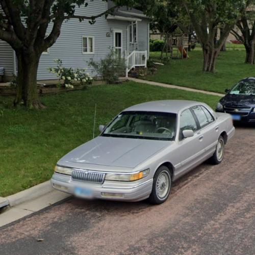 1992 Mercury Grand Marquis in Dell Rapids, SD (Google Maps)