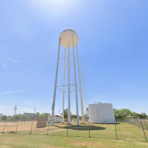 Poteet Water Tower in Poteet, TX (Google Maps)