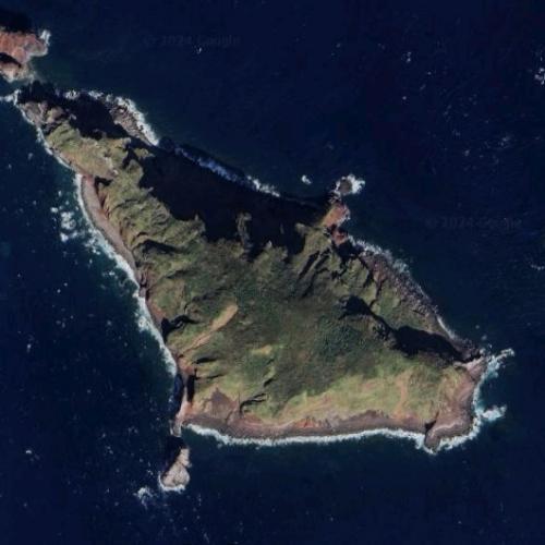 Udoneshima in Niijima, Japan (Google Maps)