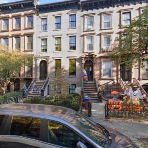 Lily Allen s Brooklyn Townhouse - Lily Allen S Brooklyn Townhouse Featured In Ad Tour