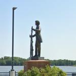 Mark Twain - Steamboat Pilot Statue