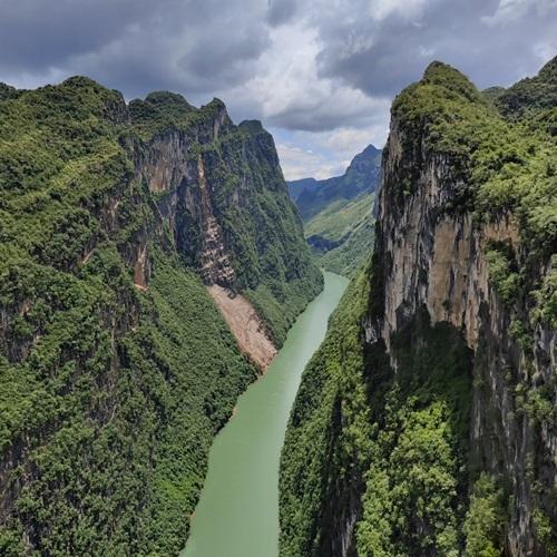 Beipan River (北盘江) canyon in Xinbeizhen, China - Virtual Globetrotting
