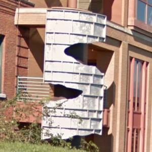 'In profile' by Hélène Rochette (StreetView)