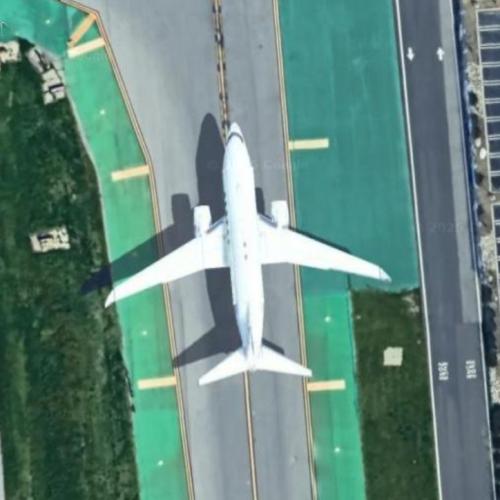 Queueing at Van Nuys Airport in Van Nuys, CA - Virtual Globetrotting