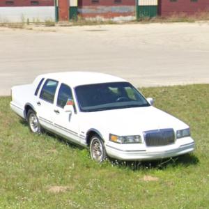 Lincoln Town Car (StreetView)