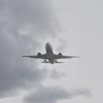 Airplane approaching LPB