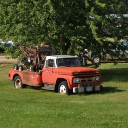 Chevrolet C60 tow truck in Hanover, IL - Virtual Globetrotting