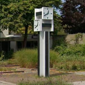 'Rietveldklok' by Gerrit Rietveld (StreetView)