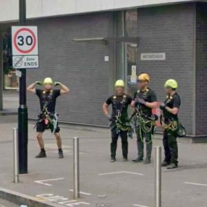 Window cleaner&rsquo;s strong day (StreetView)