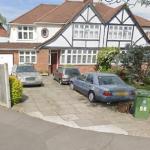 Renault 5 and Mercedes Benz W124 rotting on drive