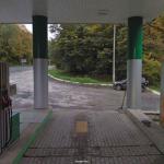 Google&rsquo;s car stopped at a gas station