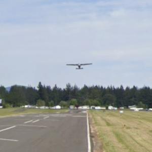 Plane Landing at Grove Field in Camas, OR - Virtual Globetrotting