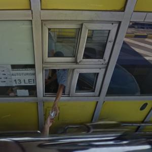 Google driver paying toll (StreetView)