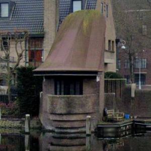 'Bruckenhauschen der Lyceumbrug (Ostseite)' by Piet Kramer (StreetView)